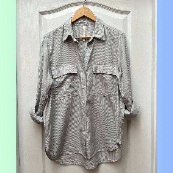 Aritzia The Group by Babaton Utility Button-up Size Medium - Picture 1 of 4